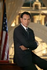 Foto: Jimmy Smits, The West Wing - Copyright: Warner Bros. Entertainment Inc.