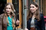 Foto: Jemima Kirke & Zosia Mamet, Girls - Copyright: 2012 Home Box Office, Inc. All Rights Reserved.