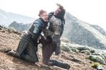 Foto: Gwendoline Christie & Rory McCann, Game of Thrones - Copyright: 2013 Home Box Office, Inc. All rights reserved. HBO® and all related programs are the property of Home Box Office, Inc.; Sky