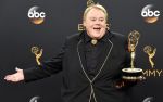 Foto: Louie Anderson, 68th Primetime Emmy Awards - Copyright: Phil McCarten/Invision; Television Academy/AP Images