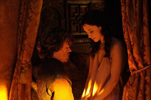 Foto: Peter Dinklage & Sibel Kekilli, Game of Thrones (© 2013 Home Box Office, Inc. All rights reserved. HBO® and all related programs are the property of Home Box Office, Inc.; Sky)