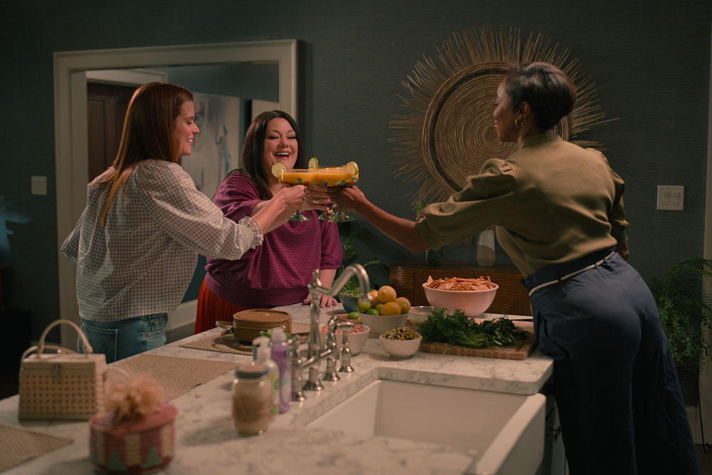 JoAnna Garcia Swisher, Brooke Elliott & Heather Headley, Süße Magnolien - Copyright: 2023 Netflix, Inc.; Courtesy of Netflix Foto: JoAnna Garcia Swisher, Brooke Elliott & Heather Headley, Süße Magnolien - Copyright: 2023 Netflix, Inc.; Courtesy of Netflix