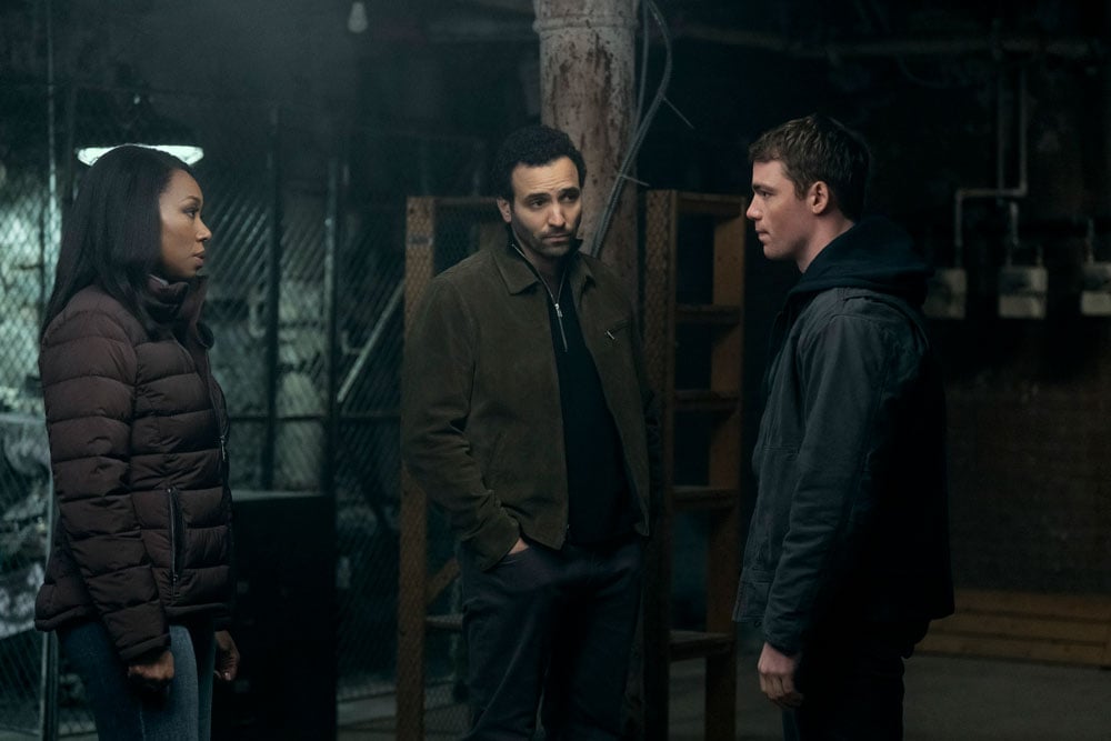 Amanda Warren, Marwan Kenzari & Gabriel Basso, The Night Agent - Copyright: 2024 Netflix, Inc.; Christopher Saunders/Netflix Foto: Amanda Warren, Marwan Kenzari & Gabriel Basso, The Night Agent - Copyright: 2024 Netflix, Inc.; Christopher Saunders/Netflix