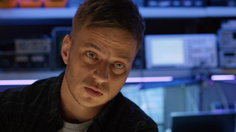 Foto: Tom Wlaschiha, Crossing Lines - Copyright: Tandem Productions GmbH. All rights reserved.