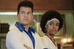 Foto: Nick Zano & Maisie Richardson-Sellers, Legends of Tomorrow - Copyright: DC Comics. © 2016 Warner Bros. Entertainment Inc. All rights reserved.; Robert Falconer/The CW; 2018 The CW Network, LLC. All Rights Reserved.