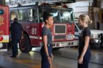 Foto: Annie Ilonzeh & Kara Killmer, Chicago Fire - Copyright: 2018 NBCUniversal Media, LLC; Adrian Burrows/NBC