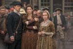 Foto: Sam Heughan, Caitriona Balfe & Lauren Lyle, Outlander - Copyright: 2018, 2019 Sony Pictures Television Inc. All Rights Reserved.