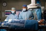 Foto: Kim Raver & James Pickens Jr., Grey's Anatomy - Copyright: 2019 ABC Studios; ABC/Mitch Haaseth