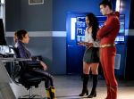 Foto: Jessica Parker Kennedy, Candice Patton & Grant Gustin, The Flash - Copyright: Warner Bros. Entertainment Inc. All Rights Reserved.; Robert Falconer/The CW; 2018 The CW Network, LLC. All rights reserved