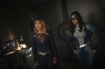Foto: Melissa Benoist & Nicole Maines, Supergirl - Copyright: Warner Bros. Entertainment Inc.