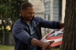 Foto: Anthony Mackie, The Falcon and the Winter Soldier - Copyright: Marvel Studios 2021. All Rights Reserved.; Chuck Zlotnick