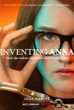 Foto: Julia Garner, Inventing Anna - Copyright: 2022 Netflix, Inc.