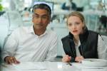 Foto: Naveen Andrews & Amanda Seyfried, The Dropout - Copyright: 2022 Disney and its related entities; Beth Dubber/Hulu