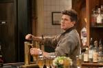 Foto: Chris Lowell, How I Met Your Father - Copyright: 2021 Disney and its related entities; Patrick Wymore/Hulu