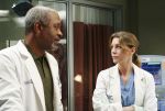 Foto: James Pickens Jr. & Ellen Pompeo, Grey's Anatomy - Copyright: 2005 ABC, Inc. All rights reserved. No Archive. No Resale./Ron Tom