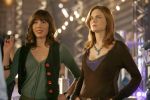 Foto: Michaela Conlin & Emily Deschanel, Bones - Die Knochenjägerin - Copyright: 2005-2006 Fox and its related entities. All rights reserved.; 2005 Fox Broadcasting Co.; Isabella Vosmikova/FOX