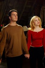Foto: Balthazar Getty & Rose McGowan, Charmed - Copyright: CBS Studios Inc. All Rights Reserved.