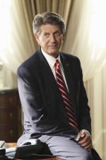 Foto: Peter Coyote, FlashForward - Copyright: 2009 American Broadcasting Companies, Inc. All rights reserved./Craig Sjodin