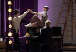 Foto: Matthew Morrison & Harry Shum Jr., Glee - Copyright: 2010 Fox Broadcasting Co.; Adam Rose/FOX