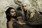 Foto: Jason Momoa & Emilia Clarke, Game of Thrones - Copyright: Home Box Office Inc. All Rights Reserved.