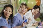 Foto: Sandra Oh, Ellen Pompeo & Chyler Leigh, Grey's Anatomy - Copyright: 2011 ABC Studios