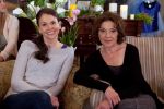 Foto: Sutton Foster & Kelly Bishop, New in Paradise - Copyright: ABC Family/Randy Holmes