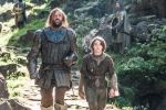 Foto: Rory McCann & Maisie Williams, Game of Thrones - Copyright: 2013 Home Box Office, Inc. All rights reserved. HBO® and all related programs are the property of Home Box Office, Inc.; Sky