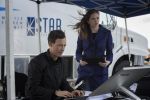 Foto: Tom Cavanagh & Danielle Panabaker, The Flash - Copyright: 2015 Warner Bros. Entertainment Inc. All rights reserved