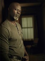 Foto: Djimon Hounsou, Wayward Pines - Copyright: 2016 Fox Broadcasting Co.; Patrick Hoelck/FOX