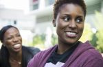Foto: Yvonne Orji & Issa Rae, Insecure - Copyright: 2016 Home Box Office, Inc. All rights reserved. HBO® and all related programs are the property of Home Box Office, Inc.; Anne Marie Fox