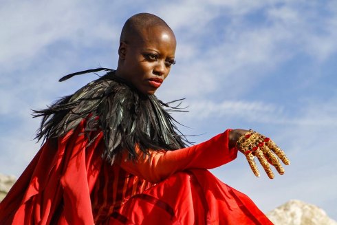 Foto: Florence Kasumba, Emerald City - Die dunkle Welt von Oz (© capelight pictures)