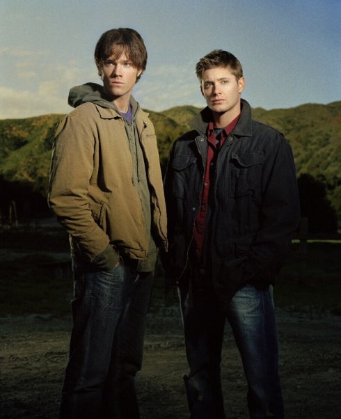 Foto: Jared Padalecki & Jensen Ackles, Supernatural (© Warner Bros. Entertainment Inc.)