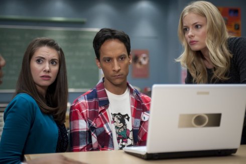 Foto: Alison Brie, Danny Pudi & Gillian Jacobs, Community (© Sony Pictures Television Inc. All Rights Reserved)