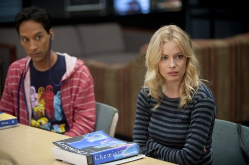 Foto: Danny Pudi & Gillian Jacobs, Community (© Sony Pictures Television Inc. All Rights Reserved)