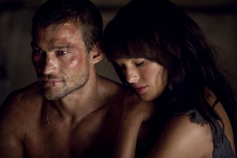 Foto: Andy Whitfield & Erin Cummings, Spartacus: Blood and Sand (© Twentieth Century Fox Home Entertainment)