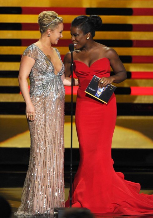 Foto: Hayden Panettiere & Uzo Aduba, 66th Annual Primetime Emmy Awards (© Television Academy; Vince Bucci/Invision for the Television Academy/AP Images)