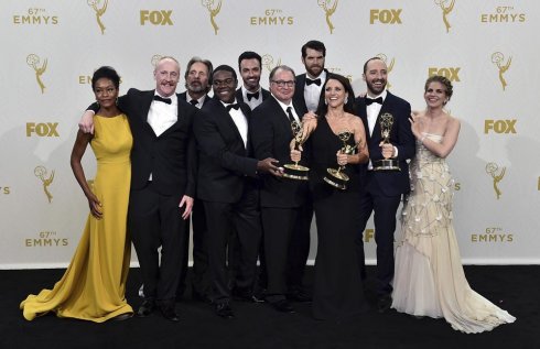 Foto: Julia Louis-Dreyfus und der Cast von "Veep", 67th Annual Primetime Emmy Awards (© Jordan Strauss/Invision/AP)