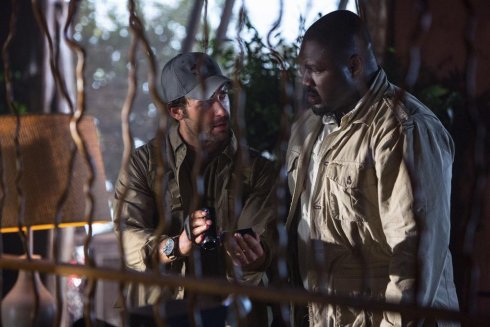 Foto: James Wolk & Nonso Anozie, Zoo (© Hilary Bronwyn Gayle/CBS; 2015 CBS Broadcasting Inc. All Rights Reserved)